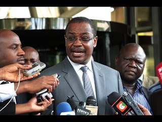 Kidero walks to EACC from City Hall for questioning