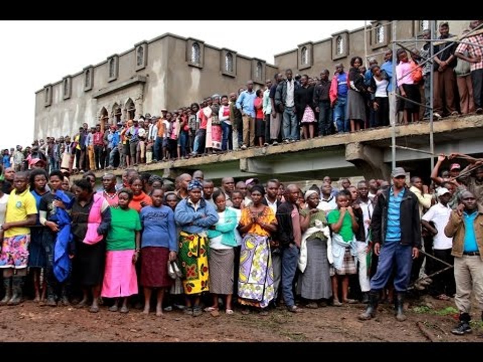 10 people killed after wall collapses in South B