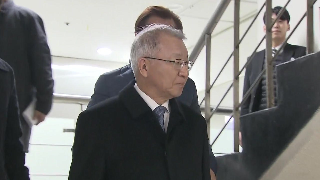 양승태 전 대법원장 구속...헌정 사상 초유 / YTN