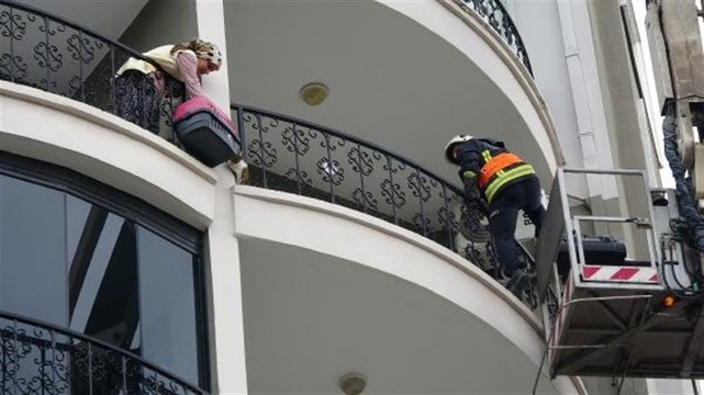 İtfaiye erinin kedi kurtarma sınavı