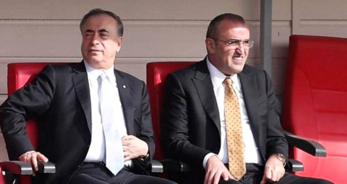 Ünlü Yorumcu Evren Turhan, Galatasaray Yönetimini Sert Bir Dille Eleştirdi: 2 Aydır Alan Geliyor, Oyuncu Nerede?