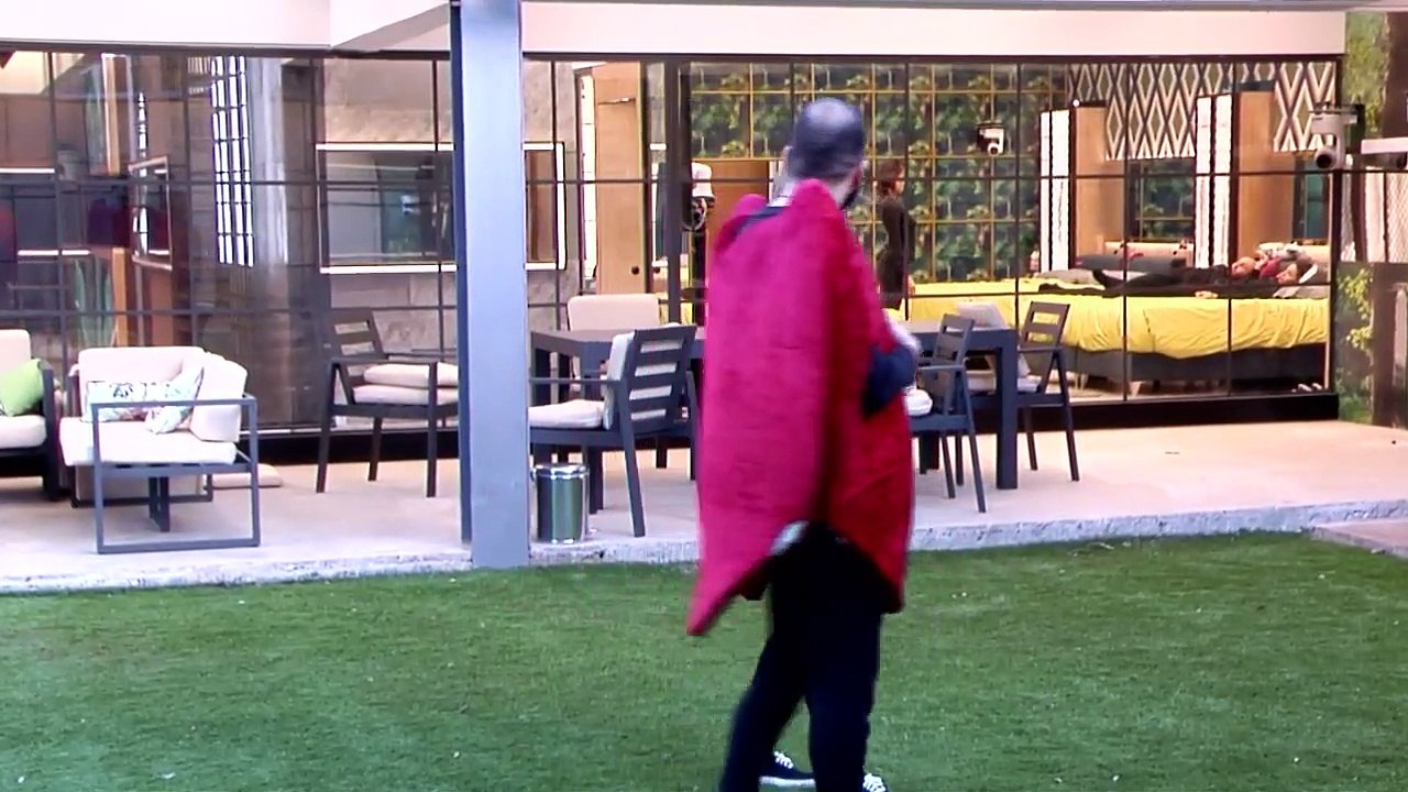 Candela se niega a consolar a Tejado… ¡para no salir en la tele sin maquillar  - GH DÚO