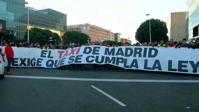 En Espagne, les chauffeurs de taxi manifestent contre les VTC