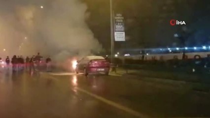 Seyir Halindeki Otomobil Alev Alev Yandı