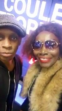 Coumba Gawlo en compagnie de Claudy Siar de RFI