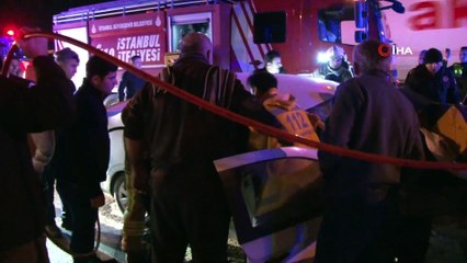 TEM’de feci kaza: 2 kişi araç içinde sıkıştı