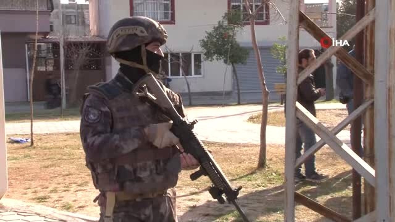 Mahalleyi Kuşatan Polis Uyuşturucu Aradı, Emniyet Müdürü Havadan Takip Etti