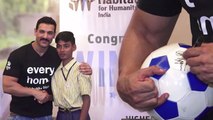 John Abraham Felicitate Youth For Supporting Housing & Swachh Bharat Abhiyan