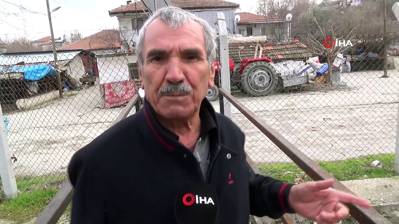 -  Boya fabrikalarının Büyük Menderes nehrine akan dereyi kirlettiği iddiası- Tertemiz akan su fabrikalardan sonra siyah akıyor- Fabrikanın atık sularının Büyük Menderes’i zehirlediği öne sürüldü- Fabrik