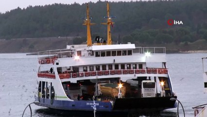 Kuzey Ege’de fırtına nedeniyle feribot seferlerinden aksama yaşanıyor