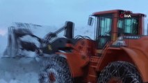 Kar kalınlığının 5 metreyi bulduğu Adıyaman-Sincik-Malatya karayolu bir ay sonra ulaşıma açıldı