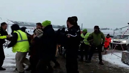 Opération des anti-GCO sur la RD45 :  les ouvriers de Vinci quittent le chantier avec l'aide des gendarmes