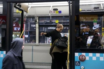 Yolcunun Cep Telefonu Çalındı, Şoför Kimseyi Otobüsten İndirmedi