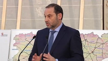 Fracaso estrepitoso de Ábalos en su intento de solucionar la crisis del Taxi: provoca una 'guerra' entre CCAA y Ayuntamientos