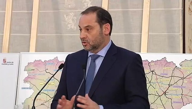 Fracaso estrepitoso de Ábalos en su intento de solucionar la crisis del Taxi: provoca una 'guerra' entre CCAA y Ayuntamientos