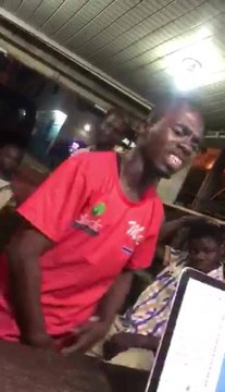 Un rappeur qui ne s'entend pas chanter