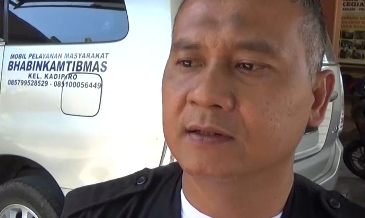 Inspiratif! Polisi Ini Bantu Warga dengan Mobil dan Rumah Pribadinya