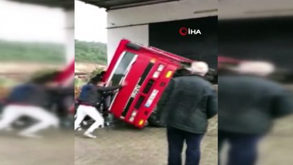 Kaş’ta fırtına seralara zarar verdi