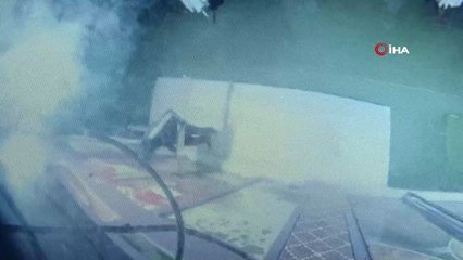 Kapıyı Kırıp Tatlı ve Bozuk Para Çalan Hırsız İş Yeri Çalışanlarına Böyle Yakalandı
