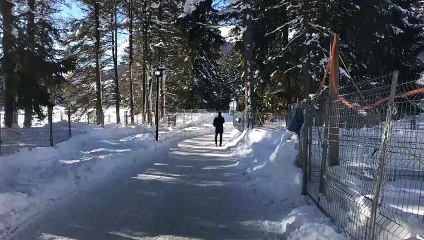 Pedro Sánchez hablando por teléfono con Guaidó