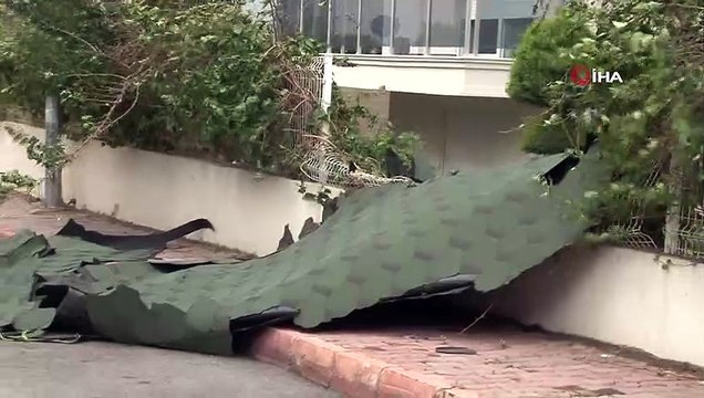 Antalya'da şiddetli fırtına dev dalgalar oluşturdu