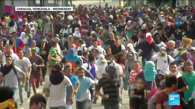 Venezuela crisis: tens of thousands protest against Maduro