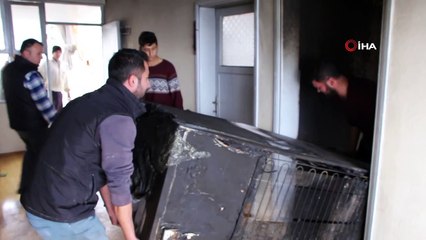 Mutfakta çıkan yangın yaşlı çiftin eşyalarını küle çevirdi