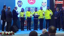 İçişleri Bakanı Süleyman Soylu trafik polislerinin yeni kıyafetini giydi
