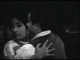 Uyarndha Manithan - Vanishri proposes to Sivaji