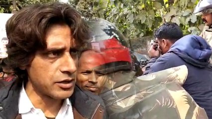 बाराबंकी: पुलिस और वकीलों के बीच बवाल, पत्थरबाजी में कई घायल