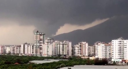 Antalya'yı hortum vurdu