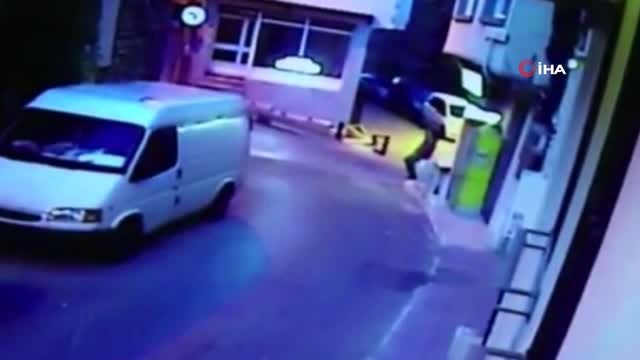 Beyoğlu'nda Örümcek Adam Gibi Binaya Tırmanan Hırsız Kamerada
