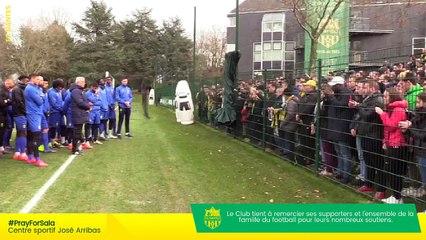 LIVE - #PrayForSala | Moment de partage avec nos supporters et début de l'entraînement ⬇ (77)