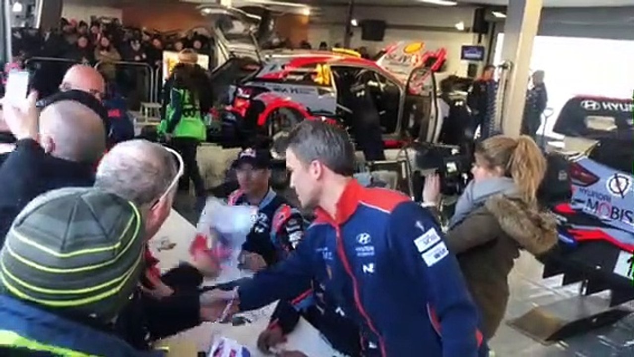 Rallye Monte-Carlo : les spectateurs se pressent pour les dédicaces