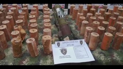 Autoridades colombianas decomisan 118 kilos de explosivos y un lanzacohetes
