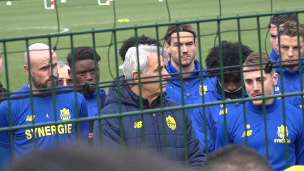 Disparition d'Emiliano Sala - Les mots d'Halilhodzic devant les fans à l'entraînement