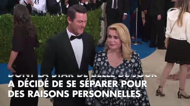 PHOTOS. Catherine Deneuve met aux enchères sa garde-robe Yves Saint Laurent