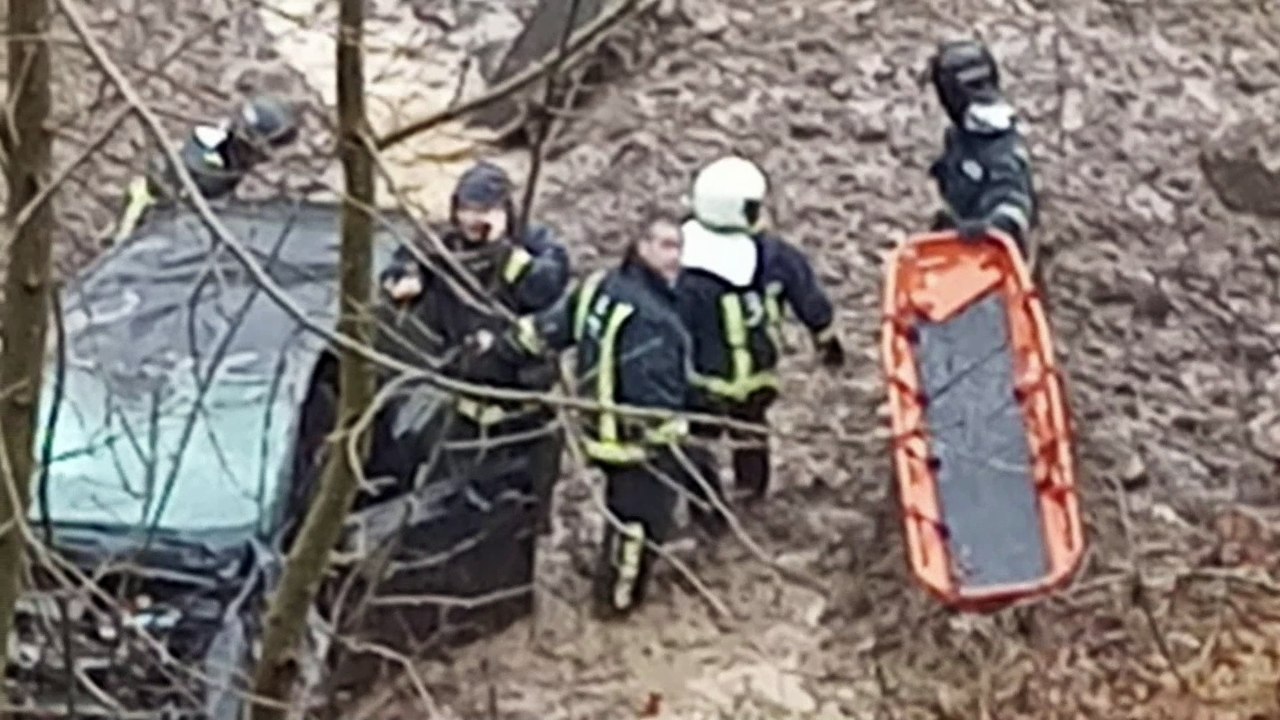 Temporal en Asturias: Fallece un hombre al hundirse la carretera en la Colladiella, Mieres
