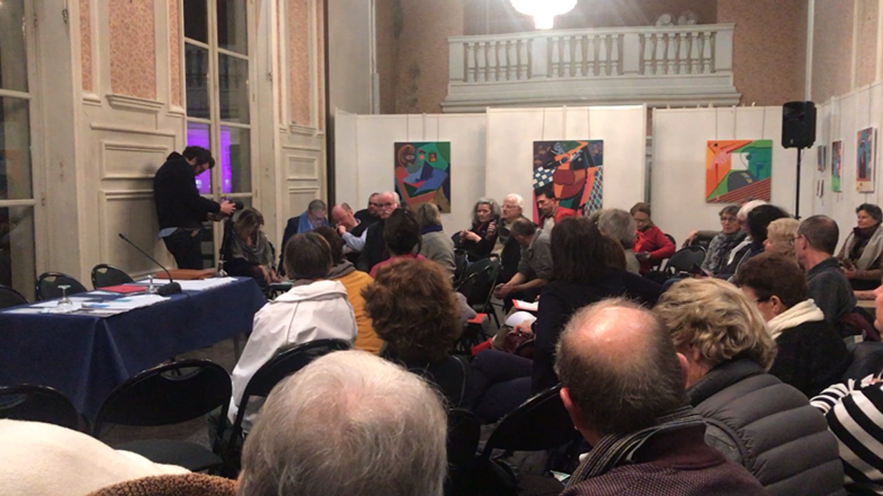 Premier débat à Trouville : plus ou moins de fo...