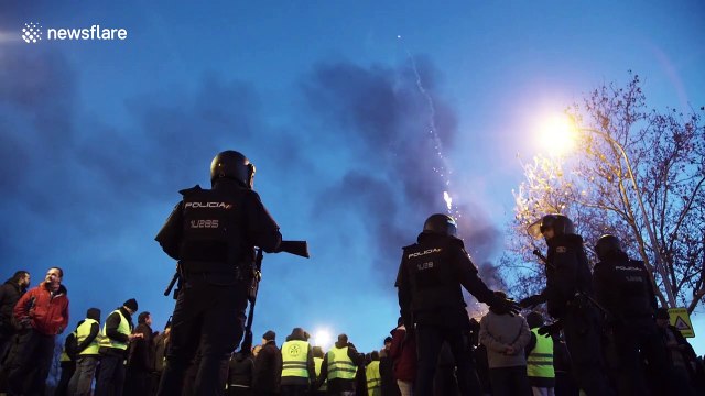 Clashes between taxi drivers and riot police in Madrid during anti-Uber protests