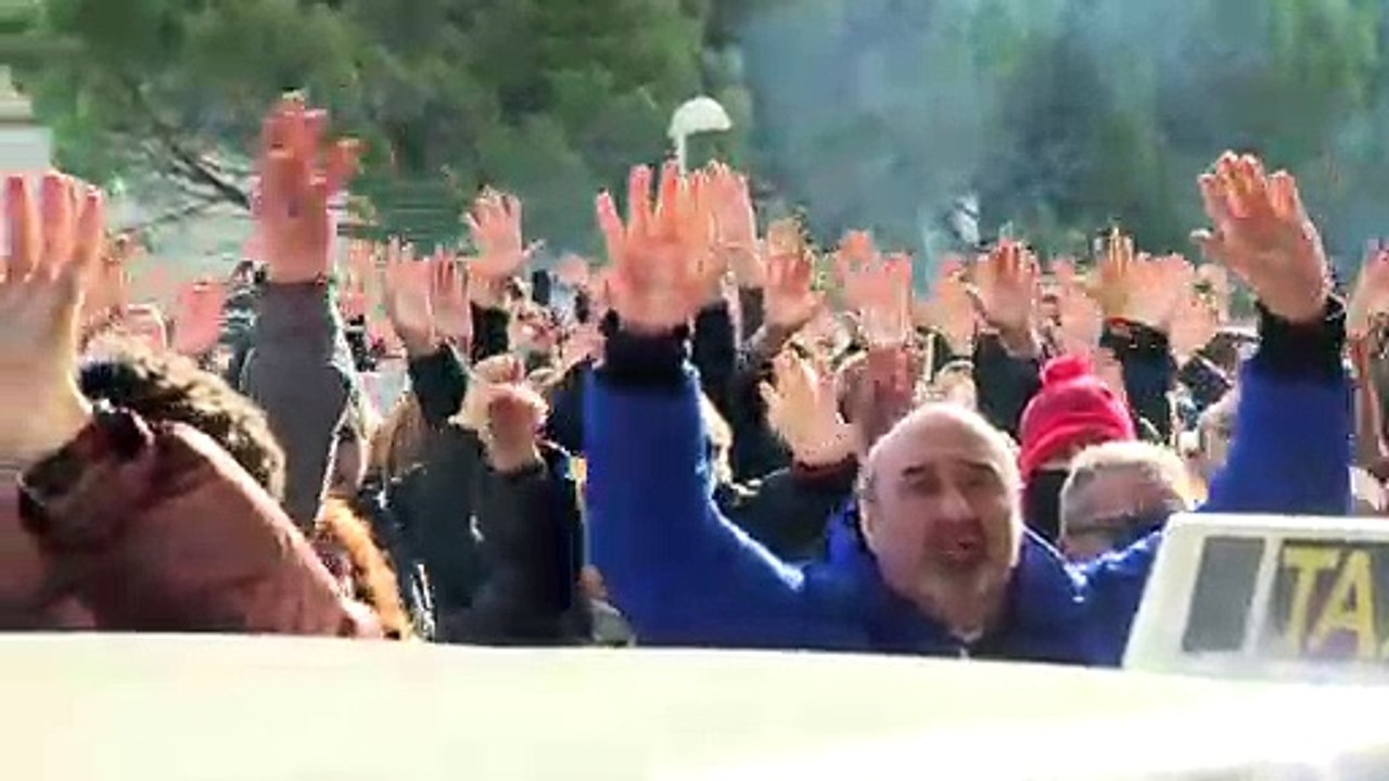 Los taxistas de Madrid mantienen el paro con protestas "más contundentes"