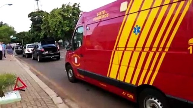 Colisão envolve três carros e deixa três feridos