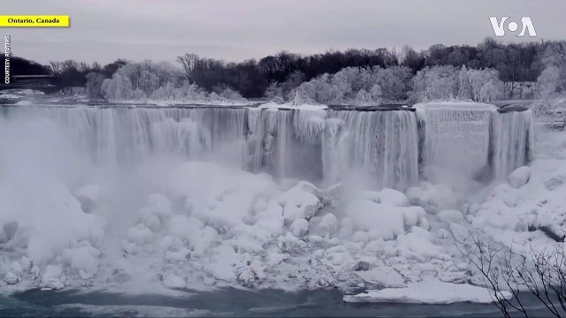 Les chutes du Niagara prisent dans les glaces : magnifique