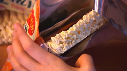 [단독] "오뚜기 라면에서 장갑 발견"...조사 착수 / YTN