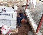 Arkadaşının Mezarı Başına Giden Genç, 112'yi Arayıp İntihar Etti