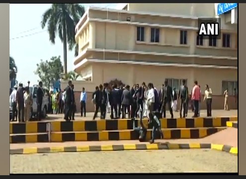 जब अचानक जमीन पर गिर पड़ा फोटोग्राफर, जानिए राहुल गांधी ने क्या किया