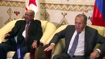 - Rusya Dışişleri Bakanı Lavrov Mikrofonla Tokalaştı