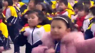 Con esta energía se despiertan estos 700 niños del norte de china.