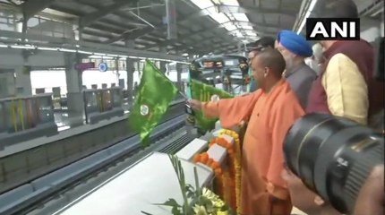 Descargar video: CM योगी आदित्यनाथ ने एक्वा लाइन मेट्रो का उद्घाटन किया,UP chief minister inaugurates Aqua Line Metro