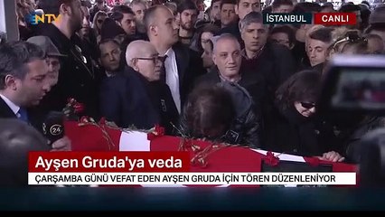 En zor ayrılık! Usta sanatçı tabutun başından ayrılmadı
